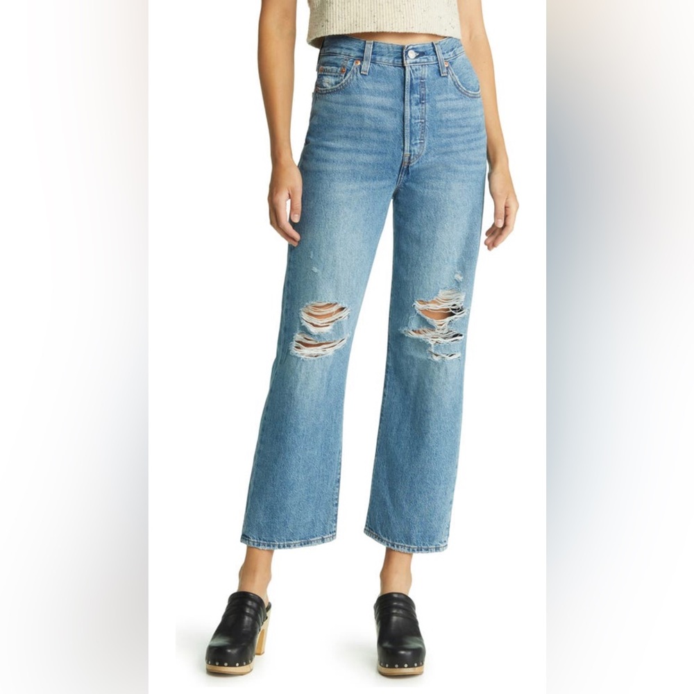 Levi’s Ribcage Ripped Straight Leg, size 26